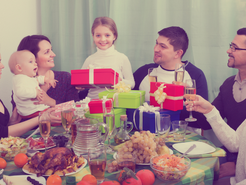 Jak zorganizować udane urodziny w domu? Potrawy kulinarne i dekoracje.