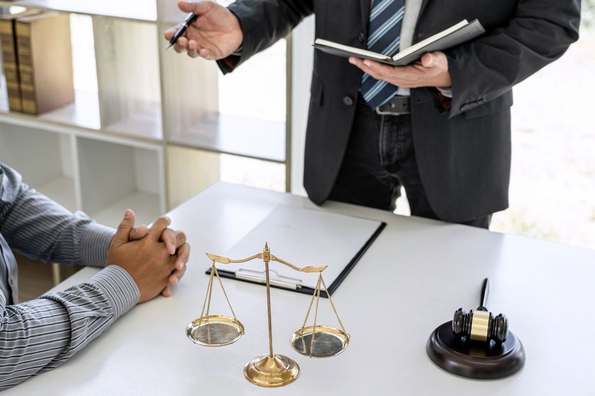 Kancelaria prawna – dlaczego warto korzystać z pomocy prawnika?